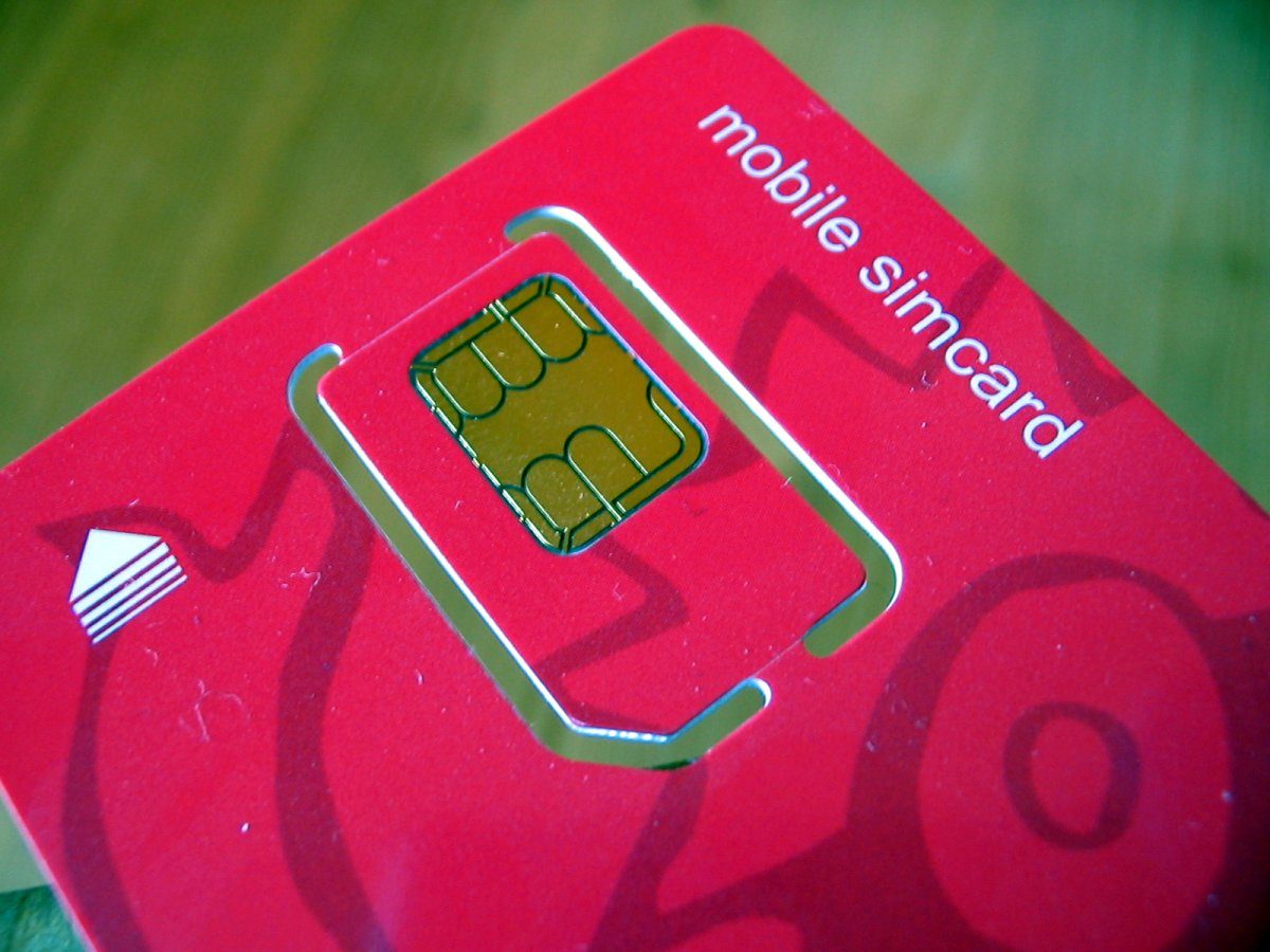 Carta SIM con il chip a contatti in evidenza
