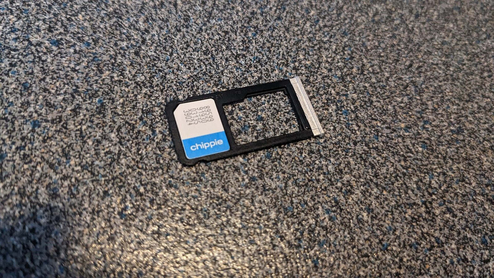 Nano SIM di un operatore mobile, mercato telecom delle smart card